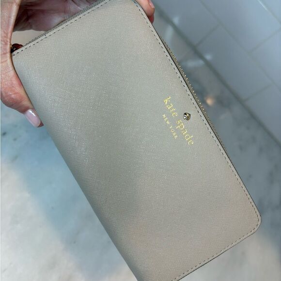 Kate Spade Cream Leather Continental Full Zip Wallet - Picture 3 of 10